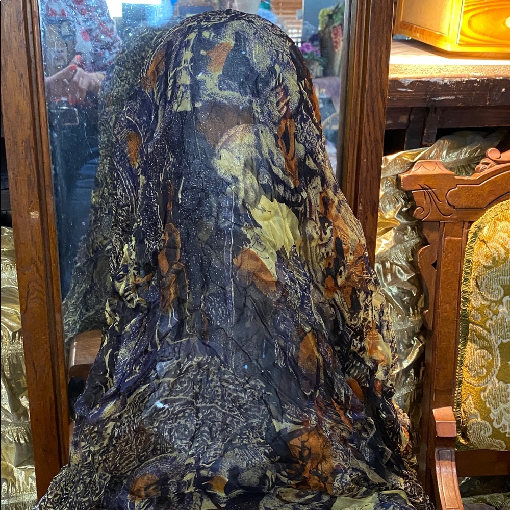 Lightweight Printed Scarf 6ft x 37 inch - Picture 5 of 5